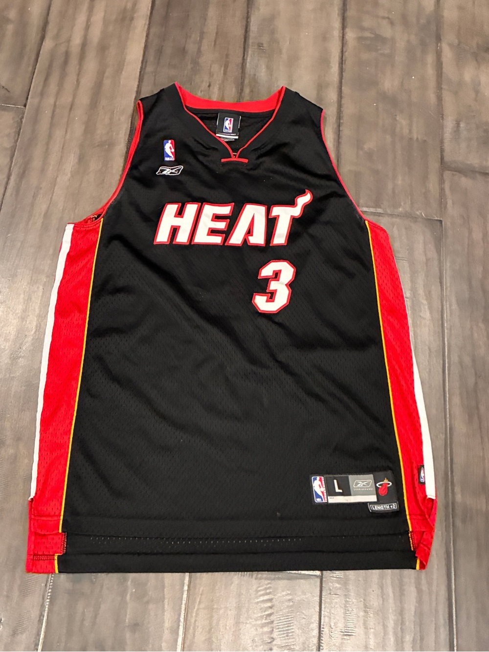 Vintage Reebok Dwyane Wade NBA Miami Heat Replica Jersey- Size Large (+2 Length)